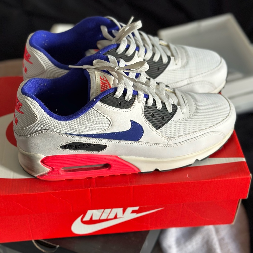 Air Max - Picture 2 of 4